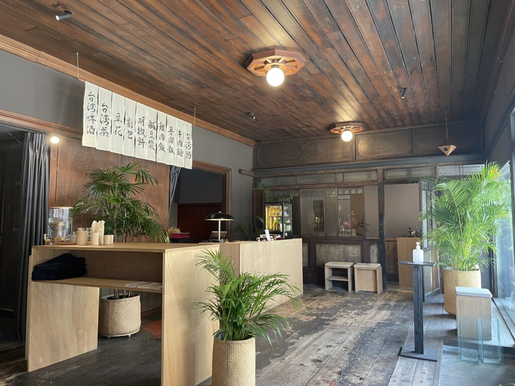 四知堂 kanazawa（スーチータン 金沢）の店内