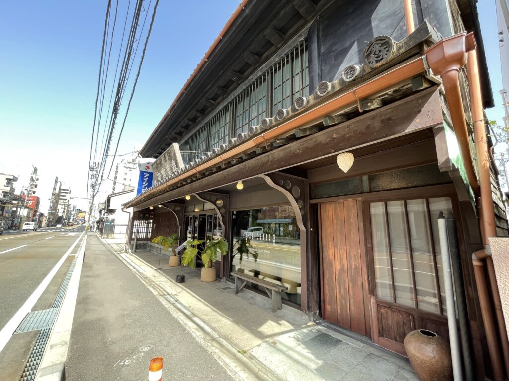 四知堂 kanazawa（スーチータン 金沢）のお店入口・外観