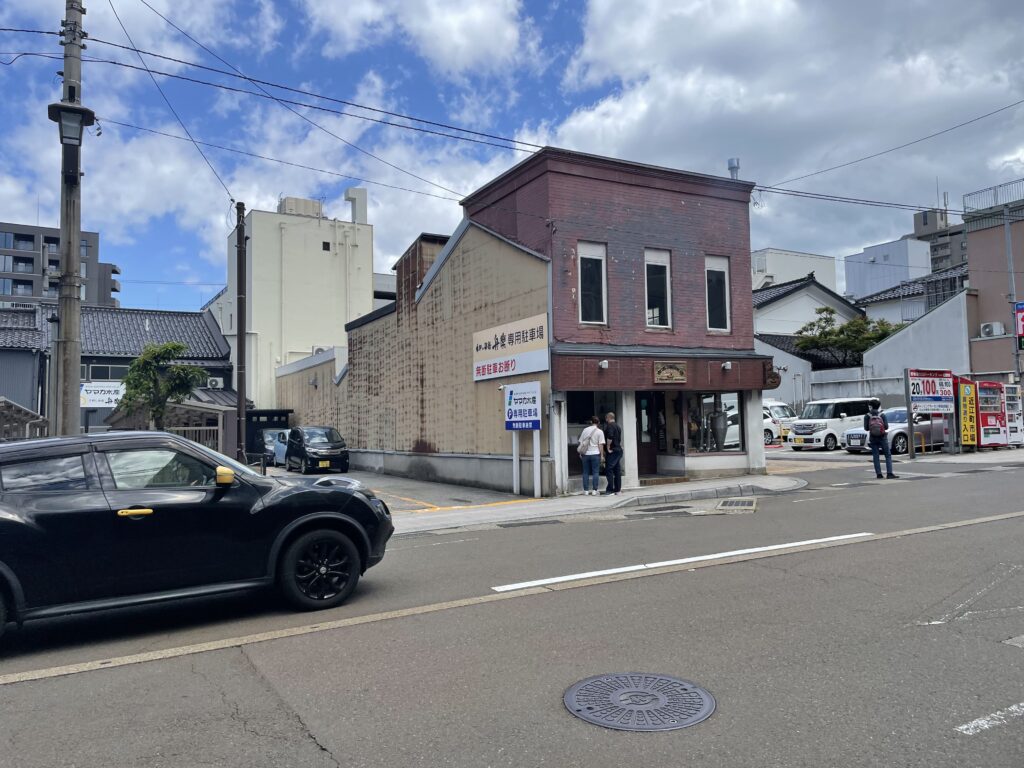 金沢市の東出珈琲店の外観