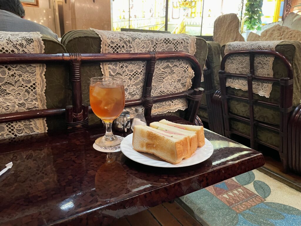 上野の純喫茶「古城」のトーストサンドセット