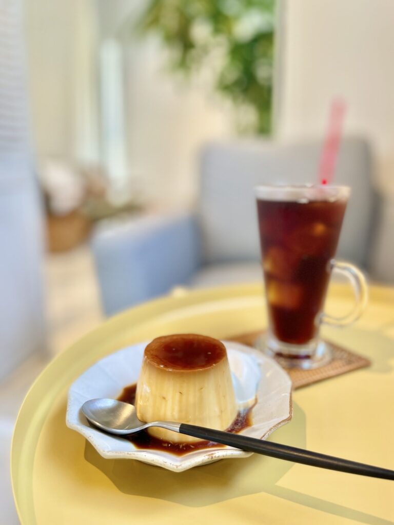 金沢寺町のワザナカフェのプリンとコーヒー
