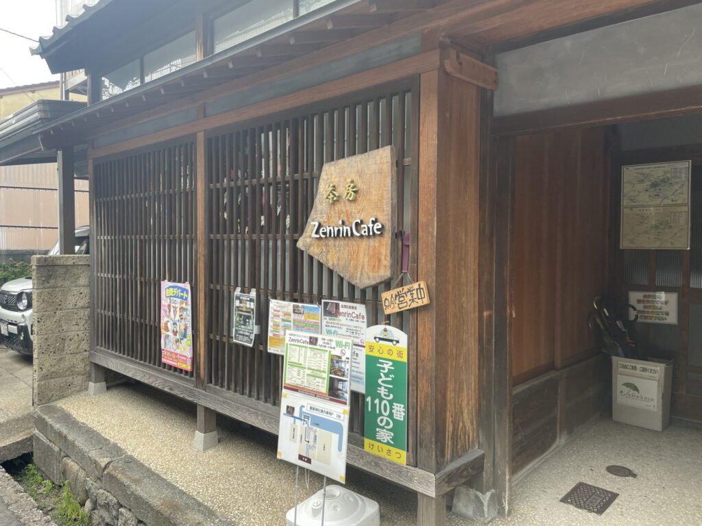 金沢寺町の『ZenrinCafe（善隣カフェ）』の外観