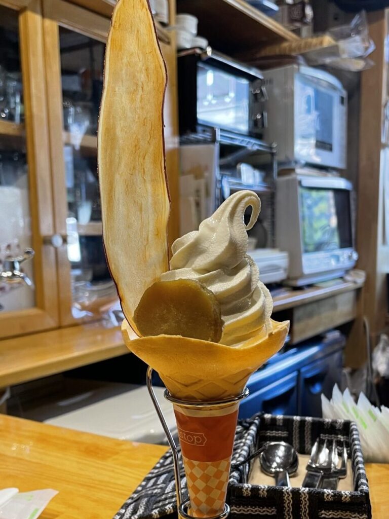 金沢寺町の「芋カフェ楽」の芋inソフトクリーム