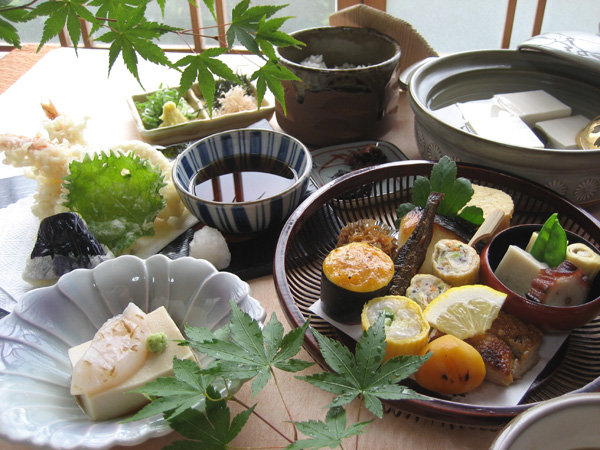 京湯豆腐喜さ起 　手籠御膳