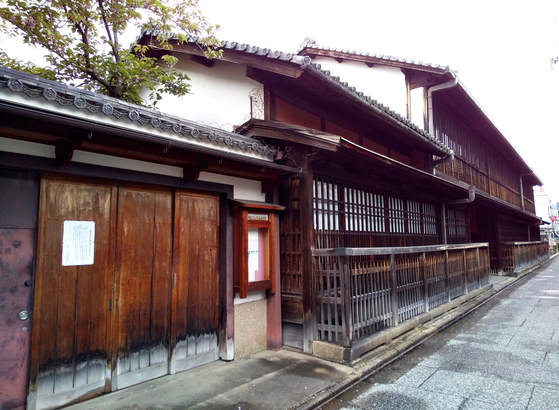 角屋の外観 京都 新選組ゆかりの地