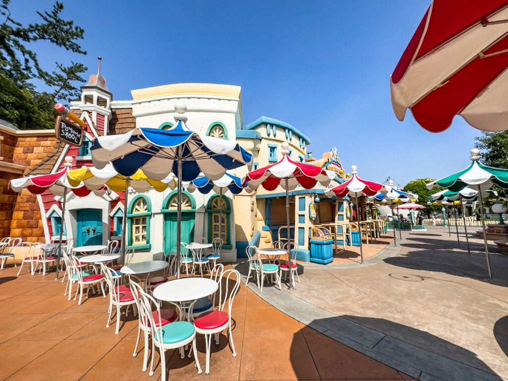 ディズニーランドの安いレストラン
ヒューイとデューイ・ルーイのグッドタイム・カフェの外観