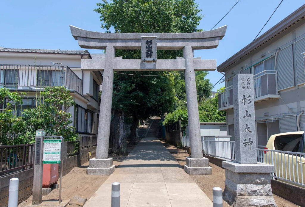 横浜市六角の杉山神社の鳥居