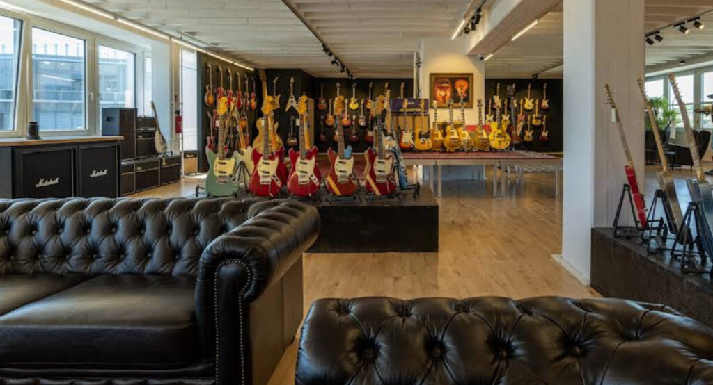 ミセス若井滉斗もアナザースカイで訪れた、ドイツ「ギターポイント」の店内写真