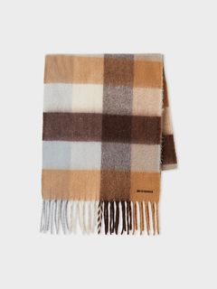 ミセス 若井滉斗さん アナザースカイで着用したファッションアイテム マフラー